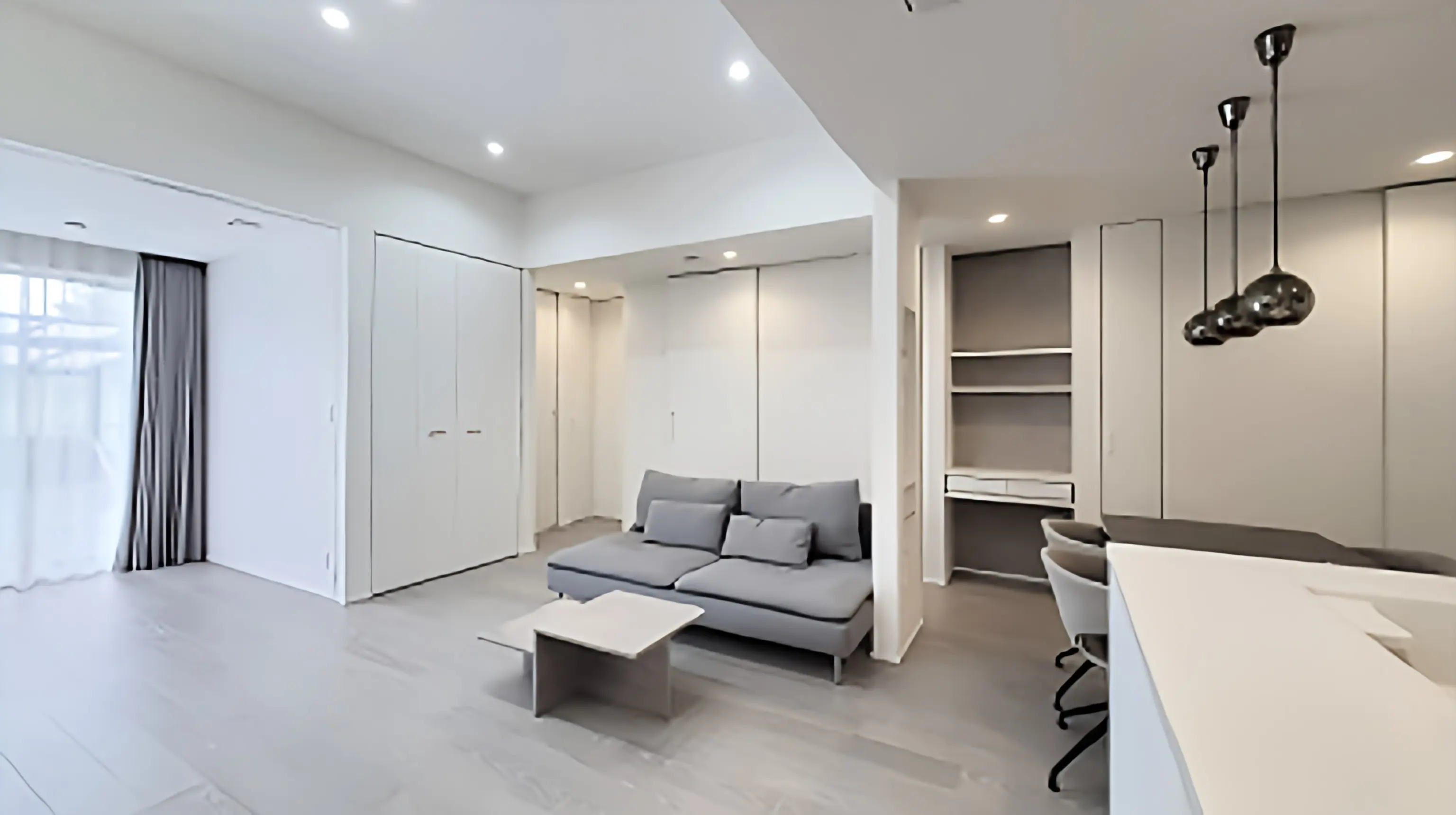 リフォーム事例：白色をベースとした明るく開放的なリビング